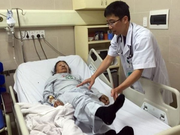 Trời rét đậm kéo dài khiến nhiều người Hà Nội bị đột quỵ