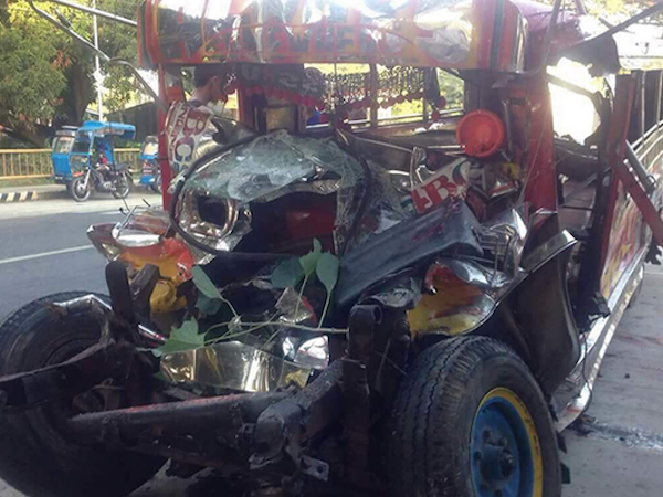 Xe khách đấu đầu xe buýt ở Philippines, 20 người chết