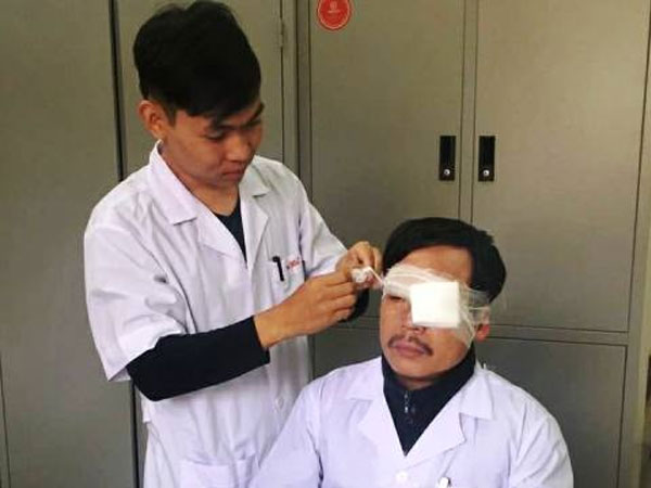 Bác sĩ cấp cứu 115 bị người nhà nạn nhân hành hung