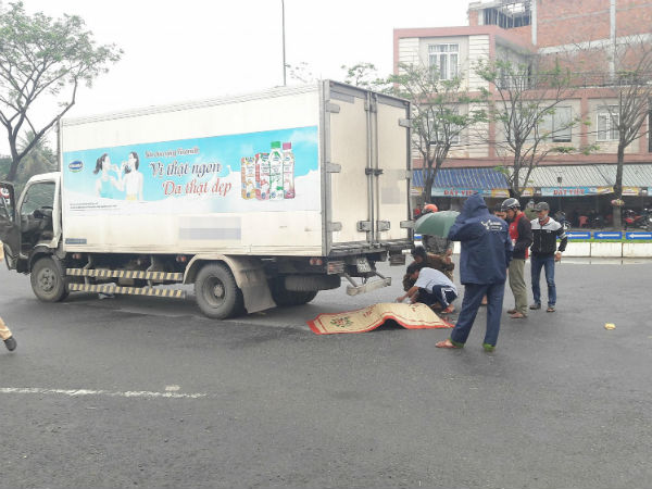 Đà Nẵng: Đi bộ qua đường, cụ ông 81 tuổi bị xe tải tông chết tại chỗ