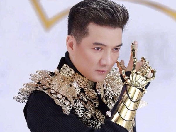 Đàm Vĩnh Hưng 'đá xéo' Tùng Dương hát Bolero: 'Tôi chỉ biết cười thôi'