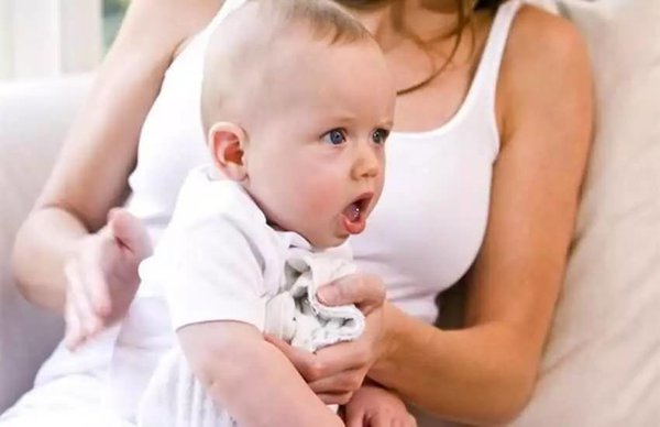 Bé 2 tháng tuổi tử vong sau khi cha mẹ tự chữa ho tại nhà