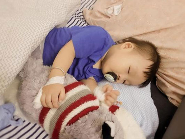 Con trai Dương Cẩm Lynh bị cửa dập vào tay, nguy hiểm đến mức phải nhập viện