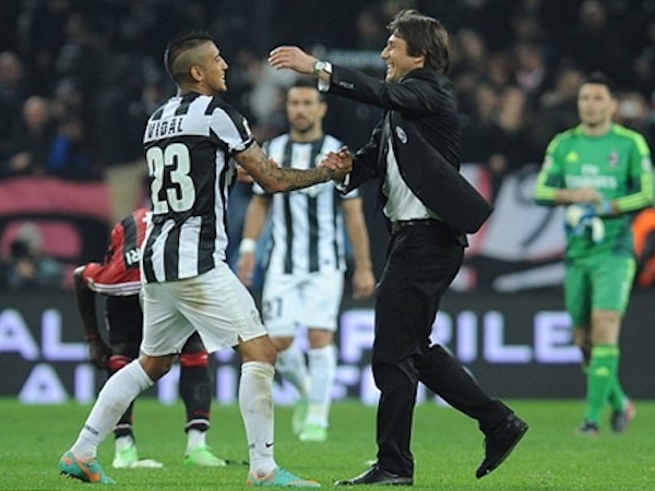 Conte công khai lôi kéo Vidal đến Chelsea