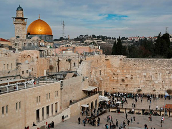 Israel muốn xây ga tàu mang tên Trump gần Bức tường Than khóc