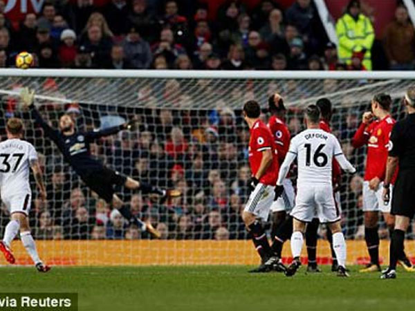 MU - Burnley: Đòn phủ đầu, tuyệt phẩm và siêu kịch tính