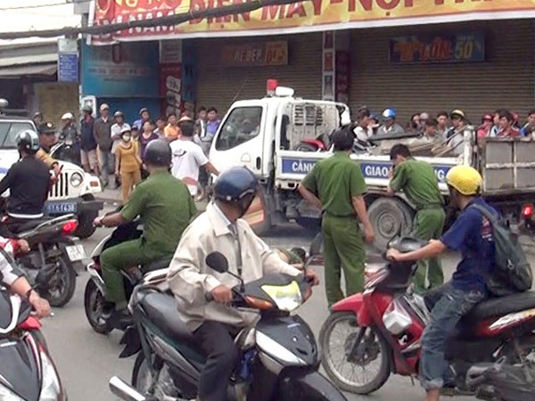 Nghi bị truy đuổi, hai xe máy tông chết người đàn ông ở Sài Gòn