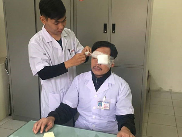 Nghi phạm đánh bác sĩ gãy sống mũi vì cho rằng cấp cứu chậm