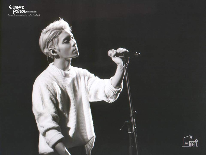 Sao nữ Nhật bị chỉ trích vì cười cợt khi nói về Jong Hyun (SHINee)