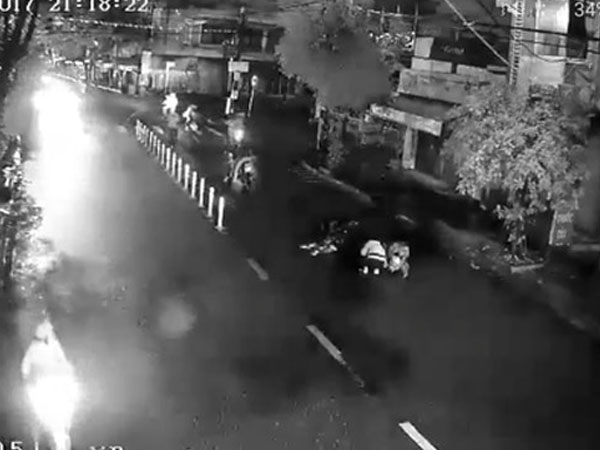 Truy tìm nhóm đối tượng chém 2 thanh niên giữa đường phố