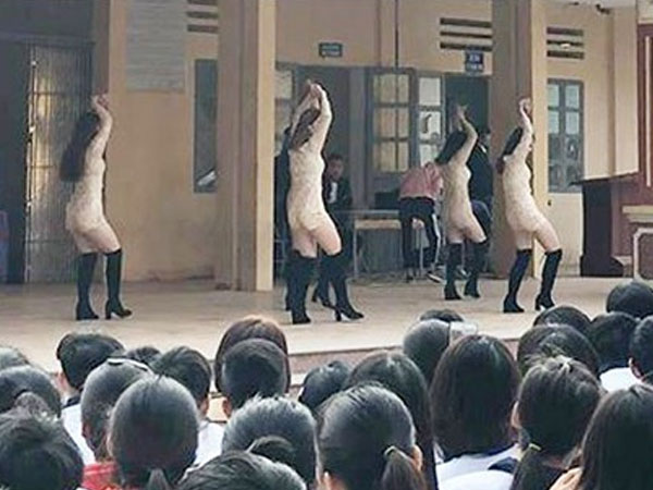 Vụ 5 nữ sinh biểu diễn phản cảm: Nhà trường mong dư luận thông cảm!