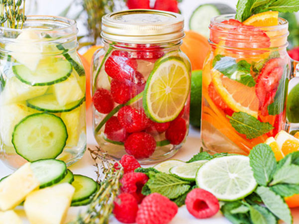 6 công thức nước detox giúp da đẹp dáng xinh đón Tết