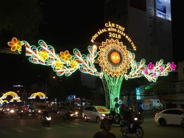 Bị mời làm việc do đăng cổng chào đường đón xuân như quần lót phụ nữ