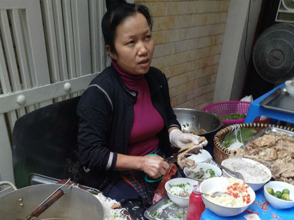 Chủ quán bún ngan Nhàn bị tố chửi cụ già: '10 ngàn tôi còn bán chứ đừng nói là 30 ngàn'