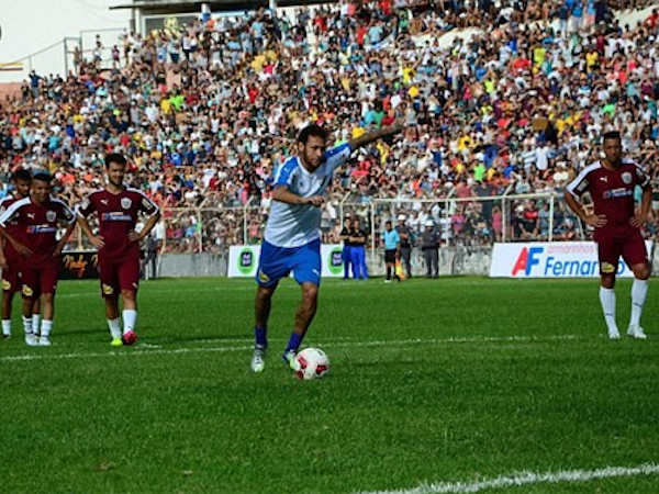 Đội của Neymar thắng 11-7 trong trận đấu từ thiện