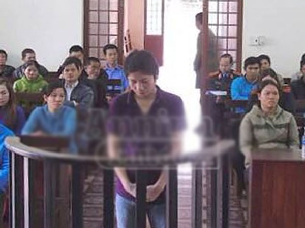 Giở trò đồi bại với nữ sinh xong, quay lại lấy xe máy thì bị phát giác