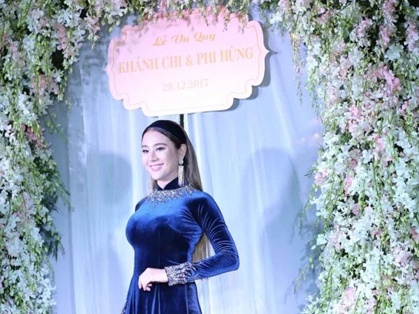 Lâm Khánh Chi diện áo dài nhung xanh dịu dàng, tất bật chuẩn bị cho hôn lễ ngày mai