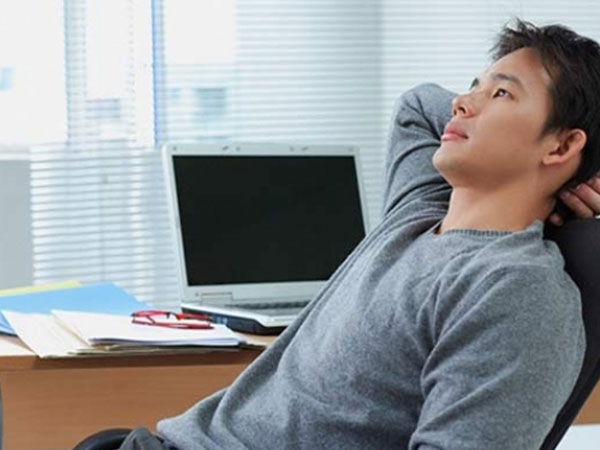 Phụ nữ hãy thôi kêu than đàn ông lười biếng, vô trách nhiệm