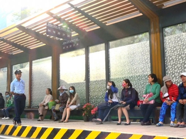 Video: Trạm xe buýt hiện đại 8,5 tỷ đồng ở Sài Gòn