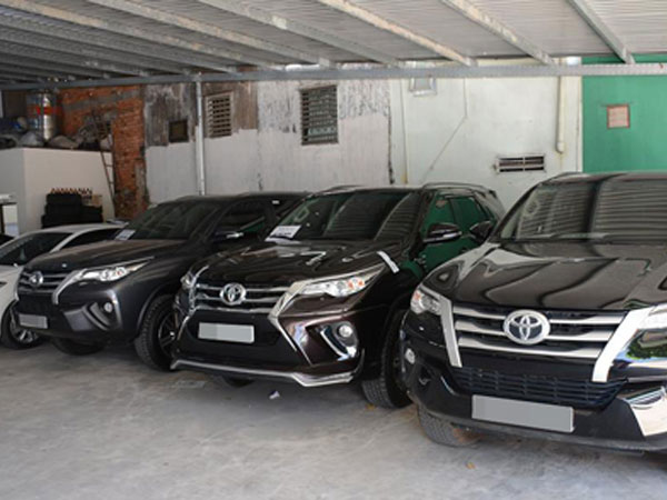Toyota Fortuner 'lướt' đắt hơn 200 triệu so với xe mới