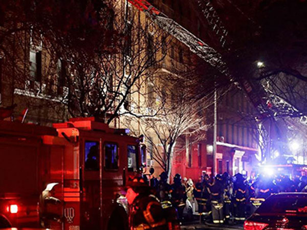 Bé ba tuổi gây ra vụ cháy chung cư New York làm 12 người chết