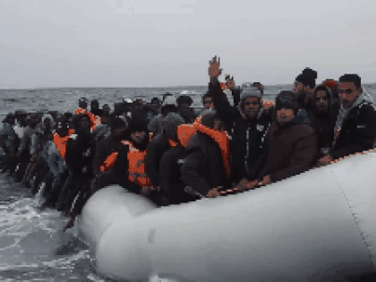 Hành trình đẫm máu và nước mắt của nô lệ di cư gốc Phi qua Libya tới châu Âu