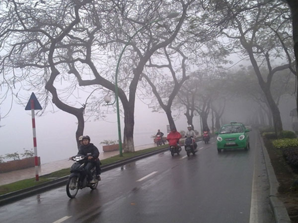 Người dân Thủ đô đón Tết dương lịch trong giá rét
