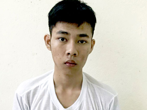 Phê thuốc, 9X chém gục hàng xóm