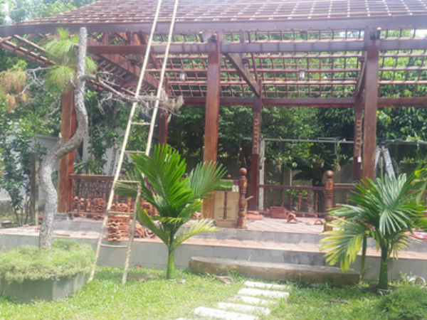 Tháo dỡ biệt thự không phép của 'quan' ở Đồng Nai