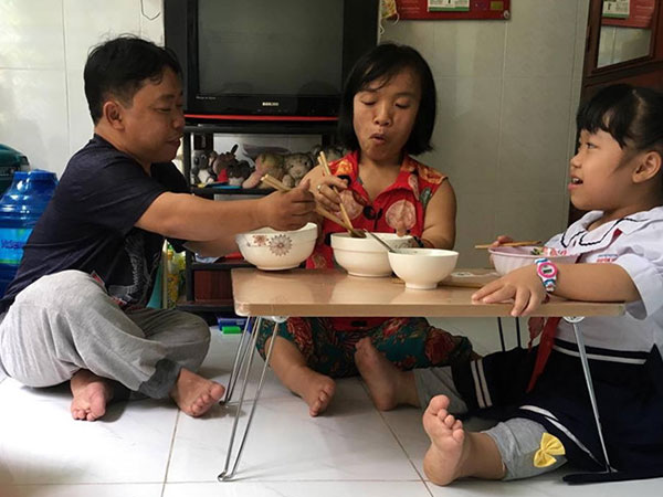 Gia đình 'nấm lùn' cao chưa tới 1 mét