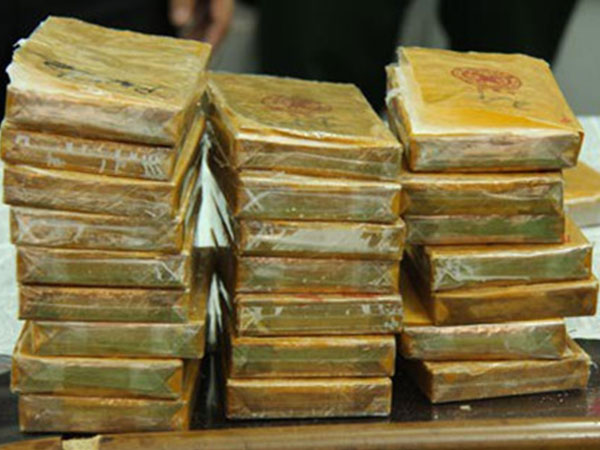 Nghi phạm cuối cùng trong nhóm mua bán 30 bánh heroin chờ ra tòa