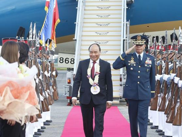Thủ tướng Nguyễn Xuân Phúc đến Philippines bắt đầu tham dự ASEAN-31
