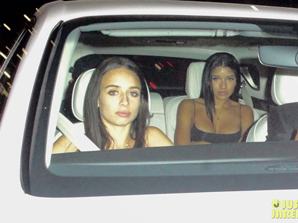 Tình huống thú vị: Justin tái hợp với Selena, còn The Weeknd thì hẹn hò với bồ cũ của Justin