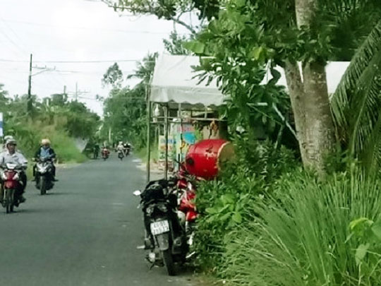 Cà Mau: Nữ hiệu phó uống thuốc tự tử, nghi do vỡ nợ