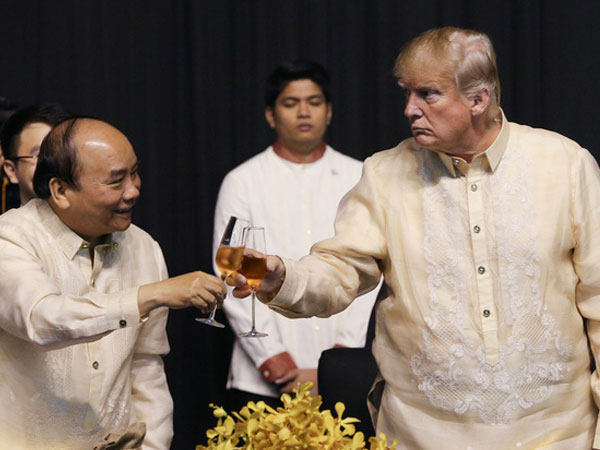 Tổng thống Trump dự tiệc cùng các lãnh đạo Đông Nam Á