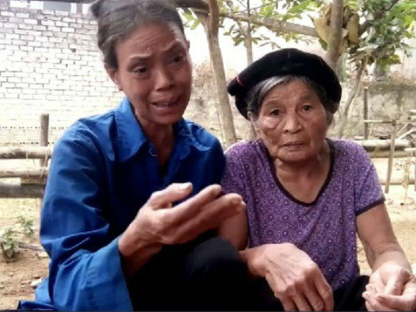 Vụ vợ bí thư thôn, vợ trưởng thôn nhận quà lũ lụt: 6 gói mì tôm phát cho dân làm 2 lần!