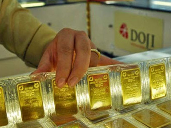 Giá vàng hôm nay 14/11: Ồ ạt bán tháo, vàng chìm đáy thấp