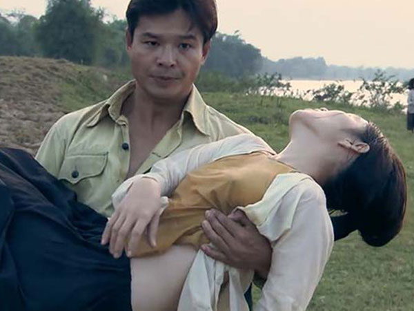 'Mặc áo yếm không nội y trong phim Thương nhớ ở ai là tôn trọng lịch sử'