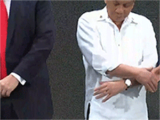 Những lần tổng thống Mỹ lúng túng khi bắt tay