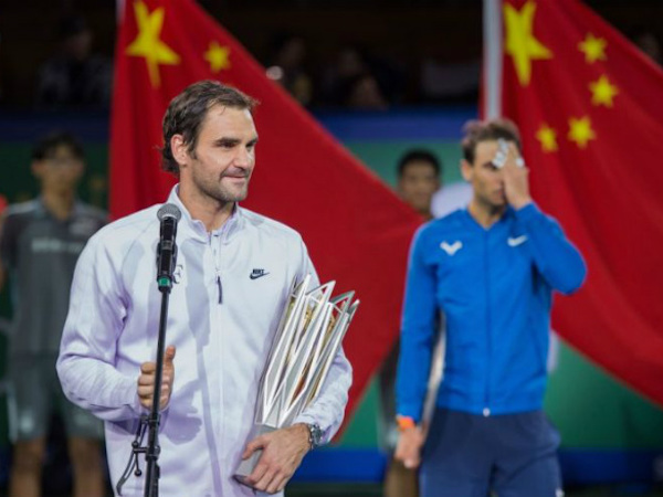 ATP Finals: Nadal đòi đánh sân đất nện, Federer 'lên án' kịch liệt