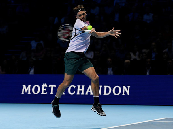 Đánh bại Zverev, Federer lần thứ 14 vào bán kết ATP Finals