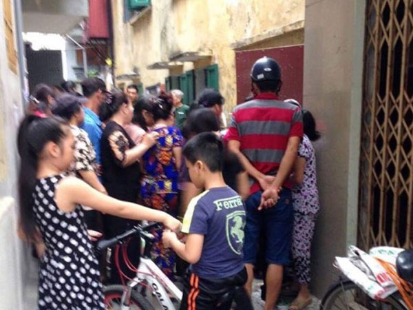 Hải Phòng: Đưa con đi học, người phụ nữ bất ngờ phát hiện thi thể bé trai sơ sinh nặng 4kg cạnh đống rác