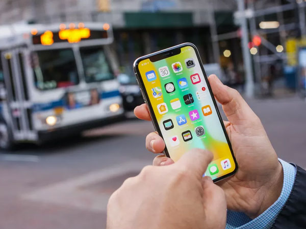 iPhone X có hai phiên bản, tốc độ bắt sóng không đều