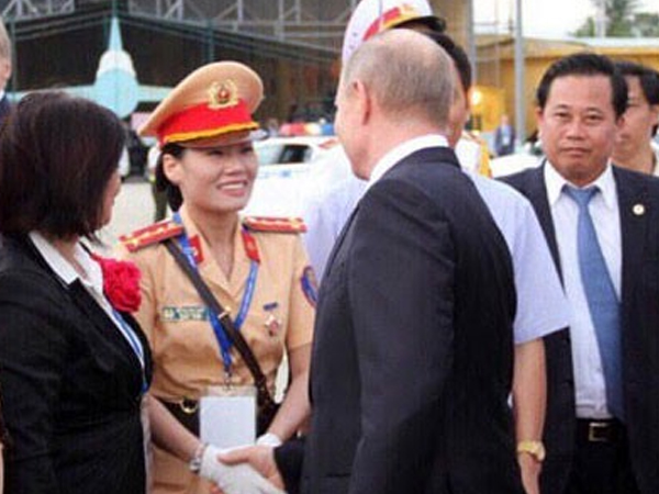 Nữ CSGT duy nhất được Tổng thống Putin bắt tay cảm ơn là ai?