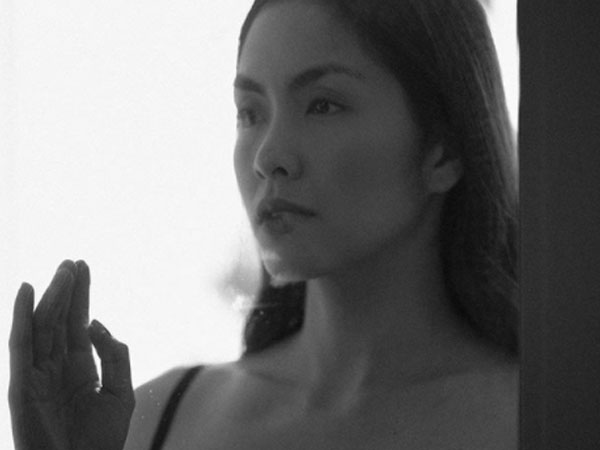 Sau 5 năm rút lui khỏi showbiz, Tăng Thanh Hà gây sốt với tấm hình gợi cảm hiếm hoi!
