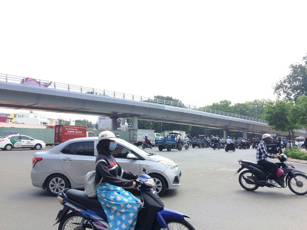 Thông xe cầu vượt 'giải cứu' giao thông Tân Sơn Nhất