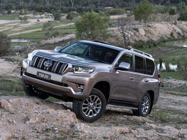 Toyota Land Cruiser Prado 2018 - giá giảm, thêm nhiều cải tiến