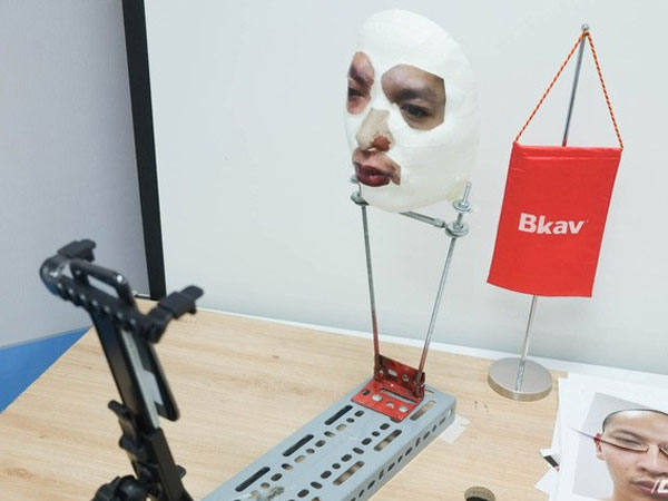 Hacker lão làng, chuyên gia bảo mật hàng đầu thế giới nhận xét về vụ BKAV: 'Họ đã đánh thuốc độc Face ID'