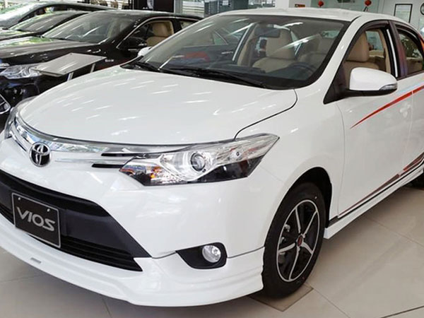 Ô tô giảm giá mạnh nhất: Cuộc đua phá giá đáy, kỷ lục 400 triệu