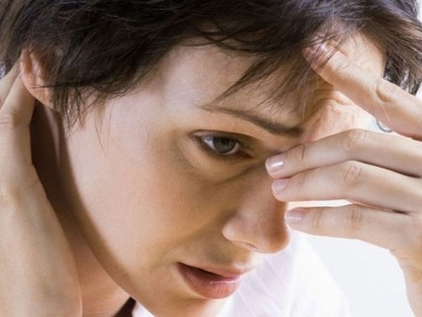 Suốt đêm đầu óc tôi cứ nhảy tưng tưng lên vì mấy cụ bà hàng xóm